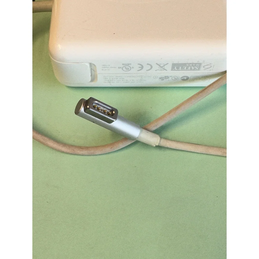 Apple 85W MagSafe Power‎ Adapter A1343 MacBook Pro Charger L-Tip White
